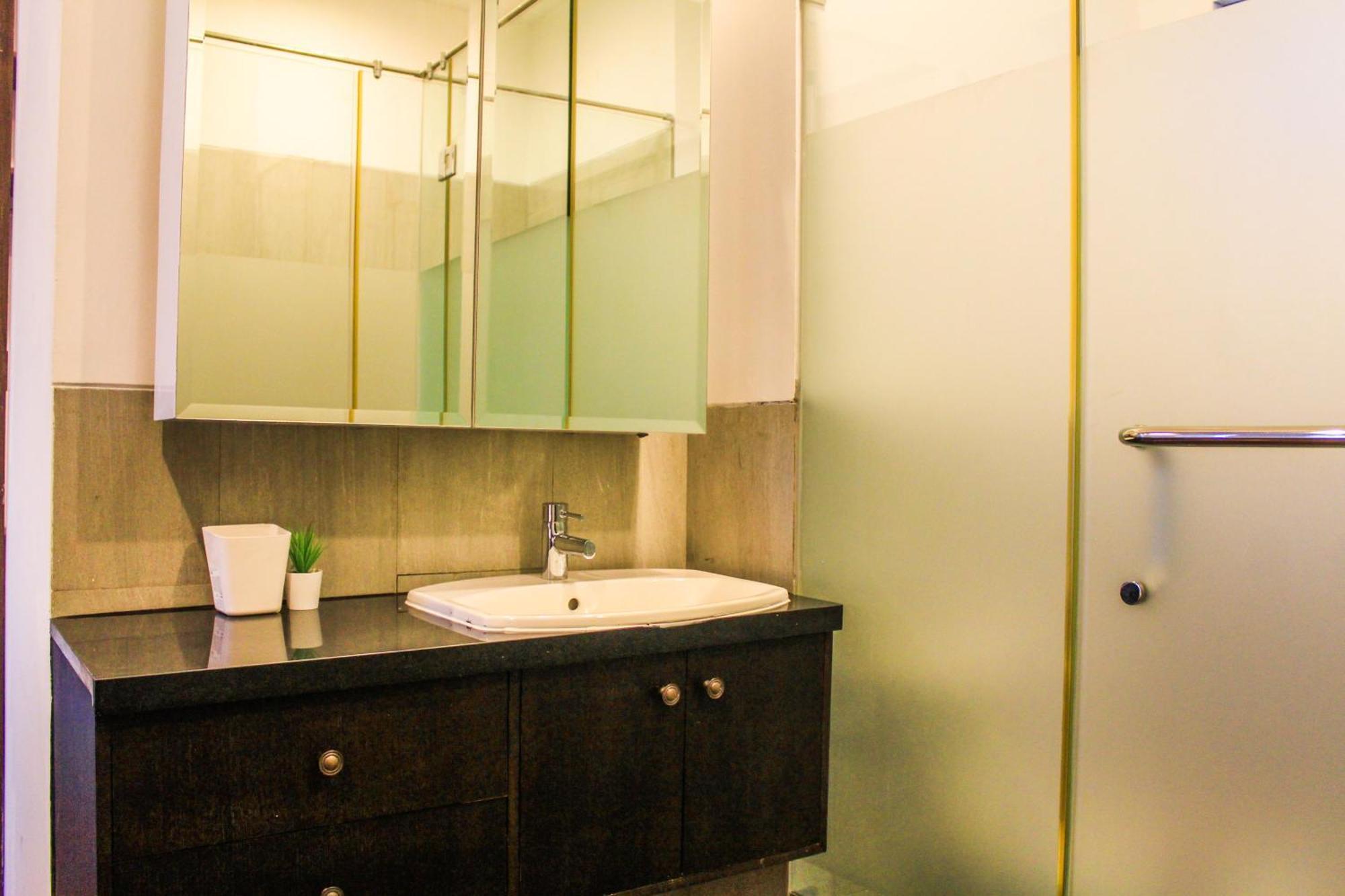 Homey And Warm 3br At Ambassade Residences By Travelio Pangsapuri
